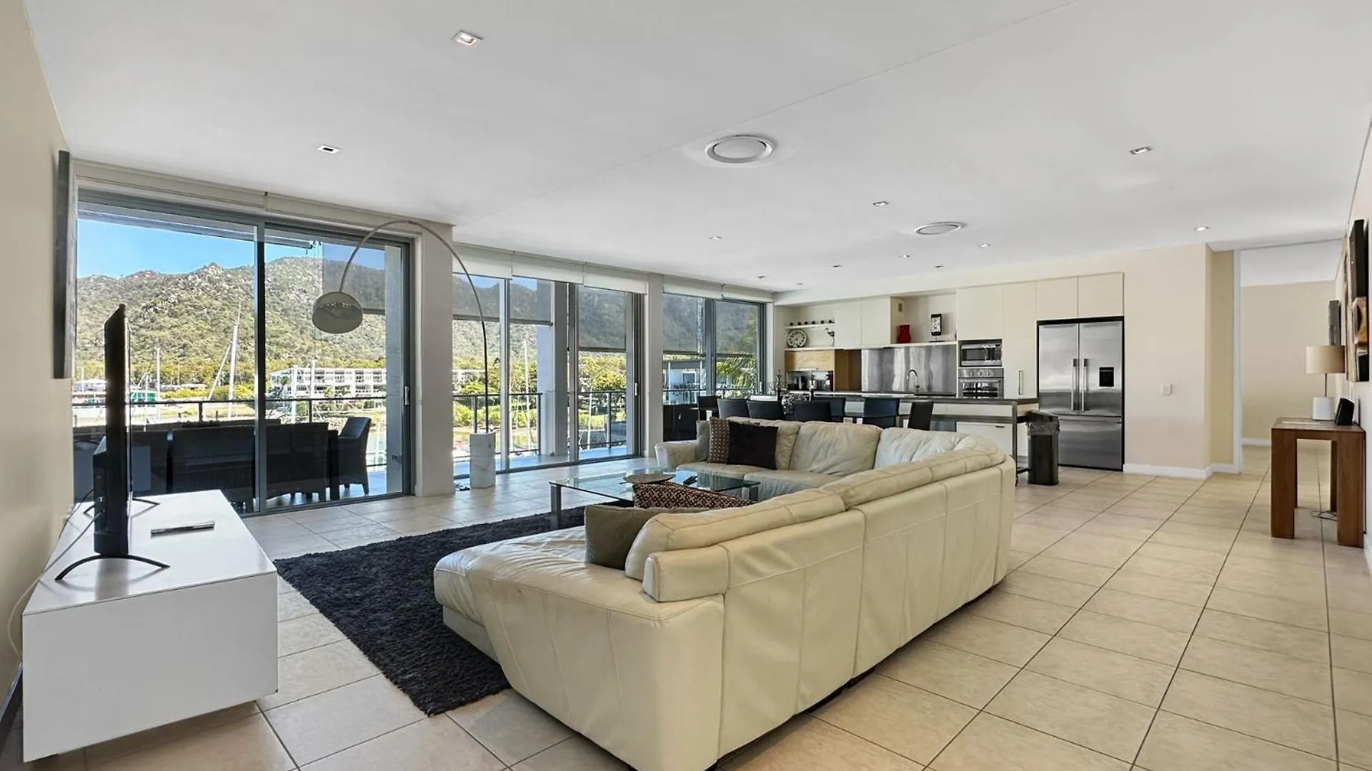 נלי ביי Blue On Blue Penthouse Apartment 335 0*, נלי ביי